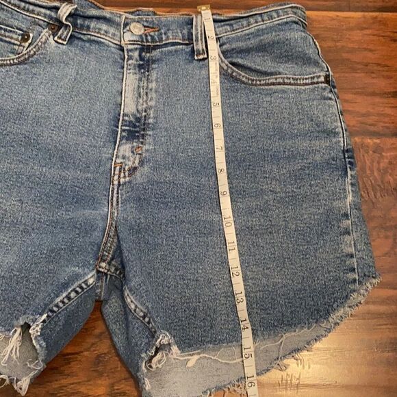 Vintage Levi’s Denim Distressed Man Made Cutoff Raw Hem Shorts - Picture 5 of 13